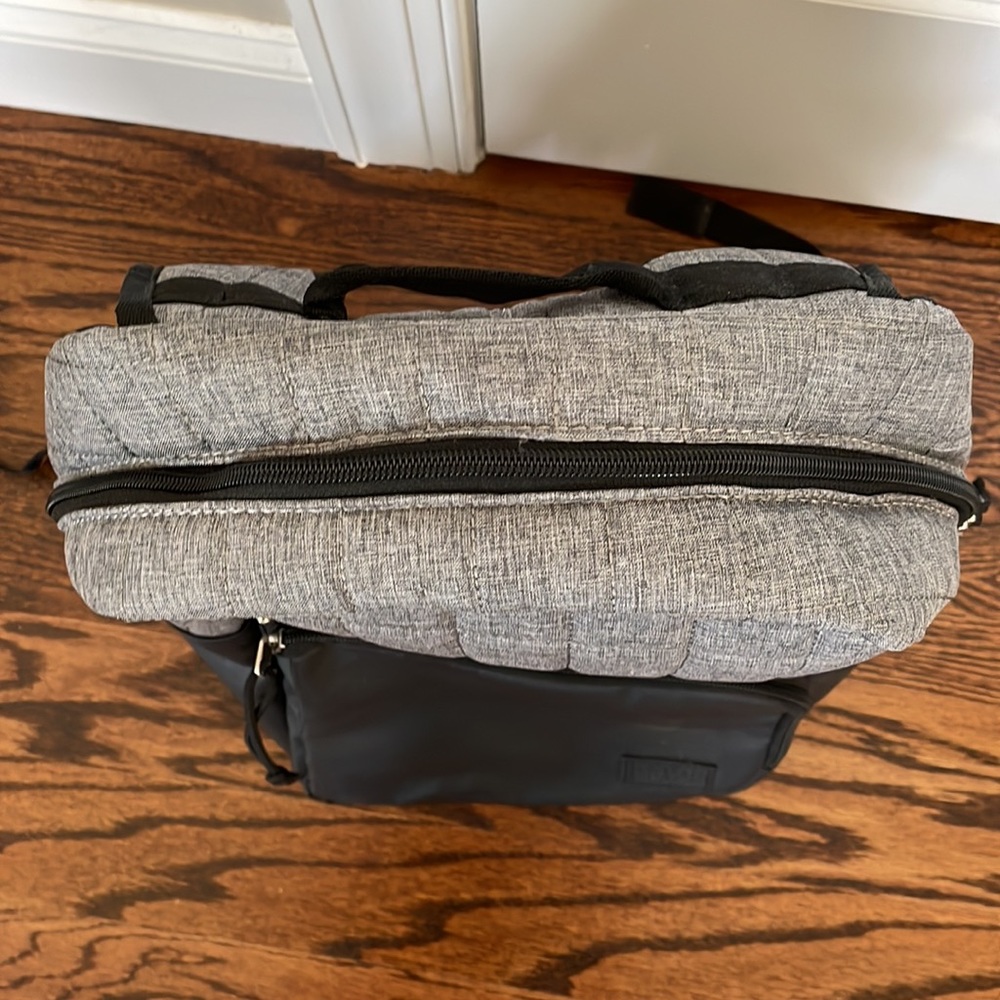 Backpack - Picture 6 of 9